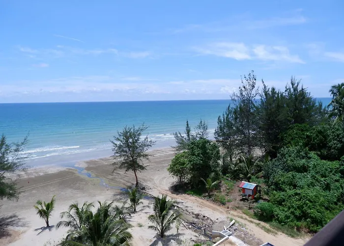 7Th Horizon - Roxy Sematan Beach Apartment
